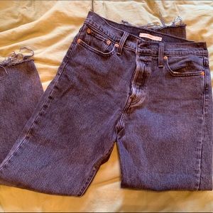 black levi’s cropped wedgies